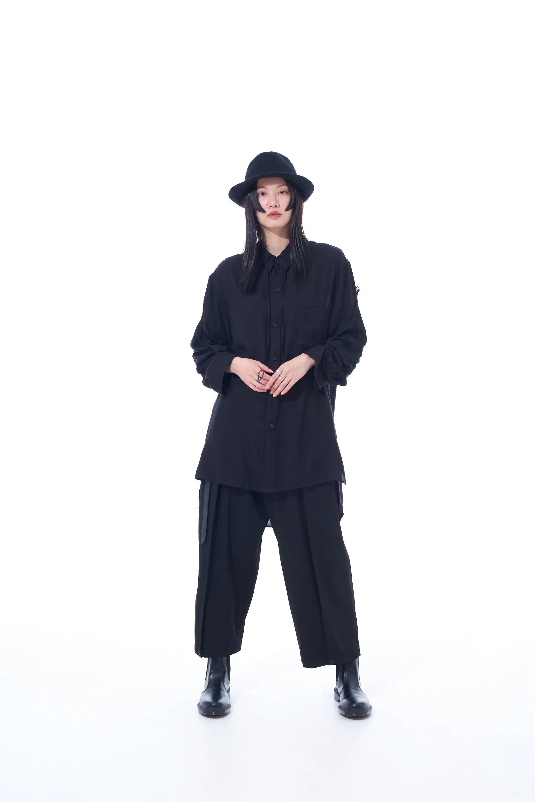 PE/RAYON GABARDINE STRETCH 2 TUCK TAPERED WIDE PANTS WITH A BUTTON SLIT AT THE HEM