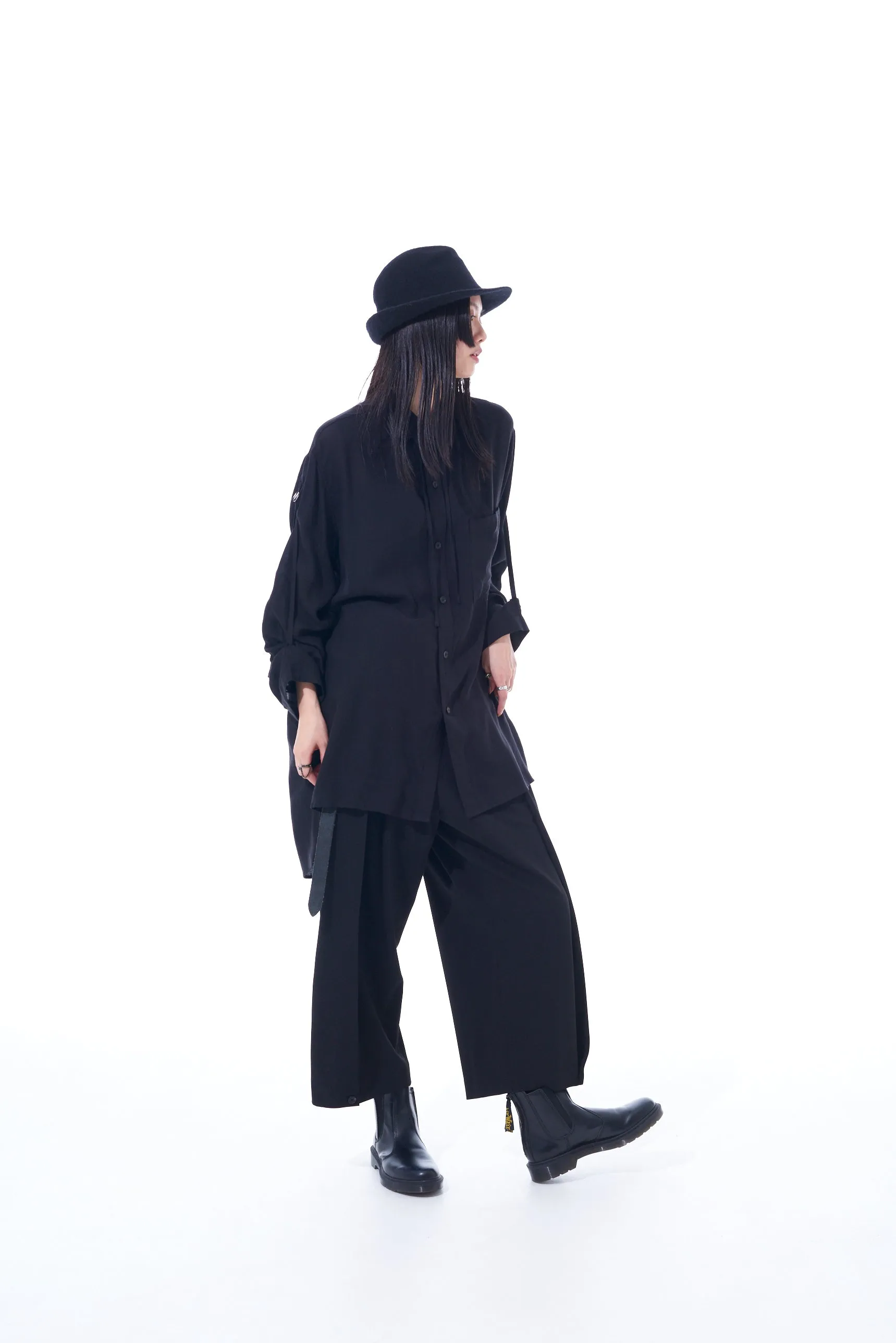 PE/RAYON GABARDINE STRETCH 2 TUCK TAPERED WIDE PANTS WITH A BUTTON SLIT AT THE HEM