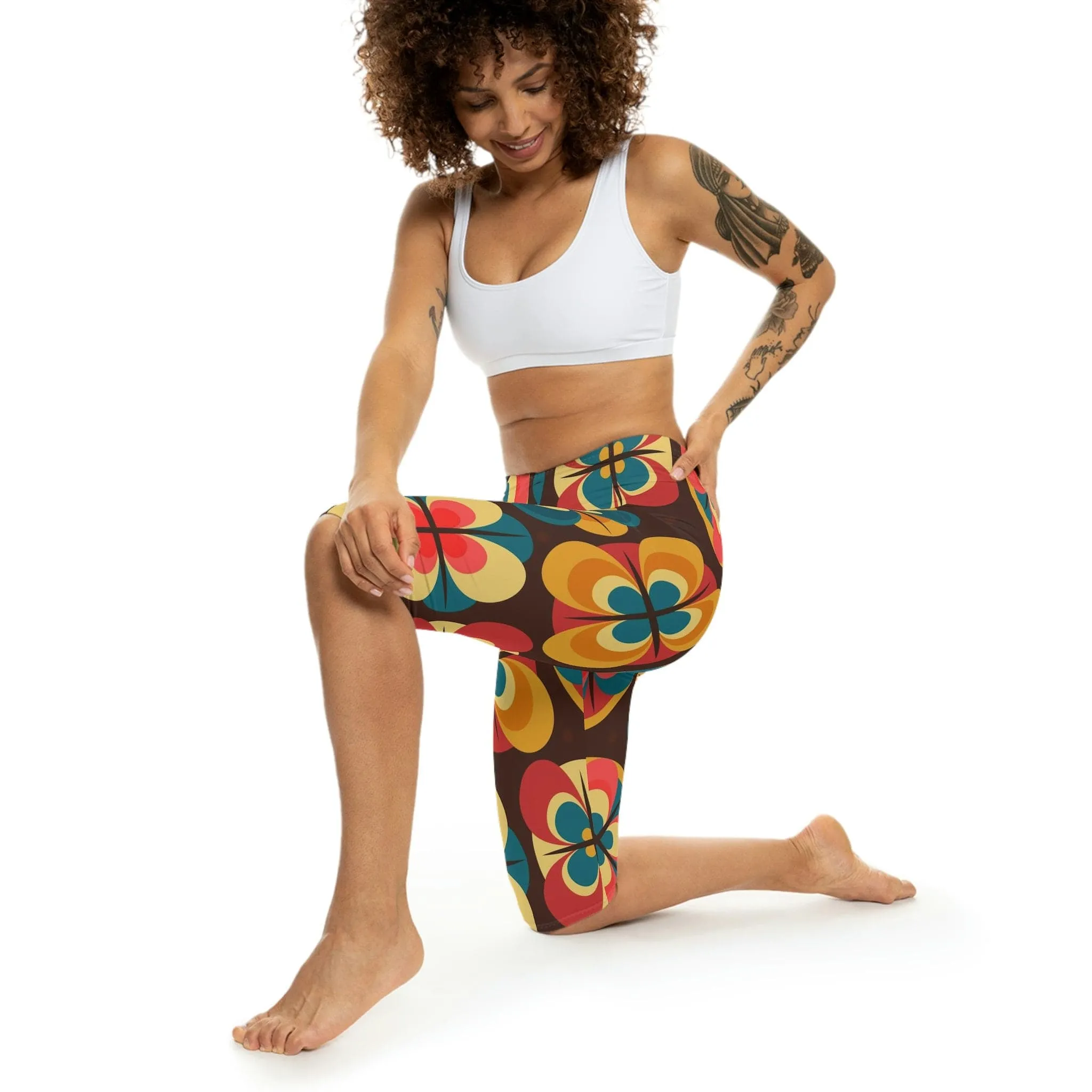 Retro Flower Power Groovy Hippie 60s, 70s Mid Mod Capri Leggings