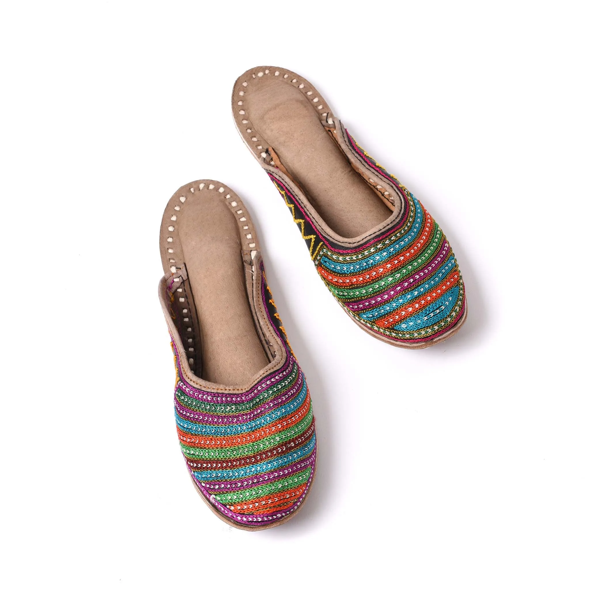 Round Toe Embroidered Jutti Slippers